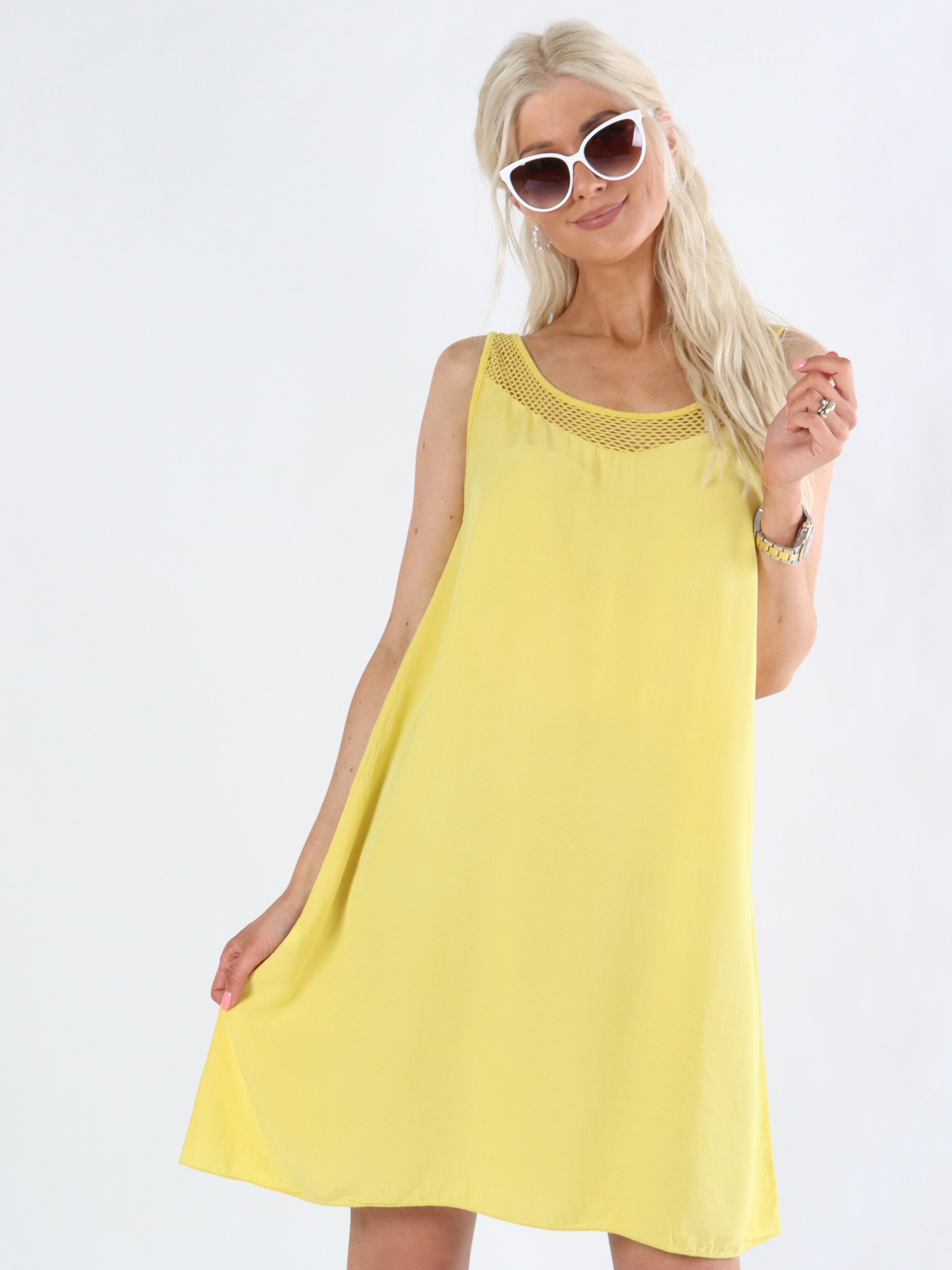 Aprilia - Sommerkjole med net mønster ved skulder